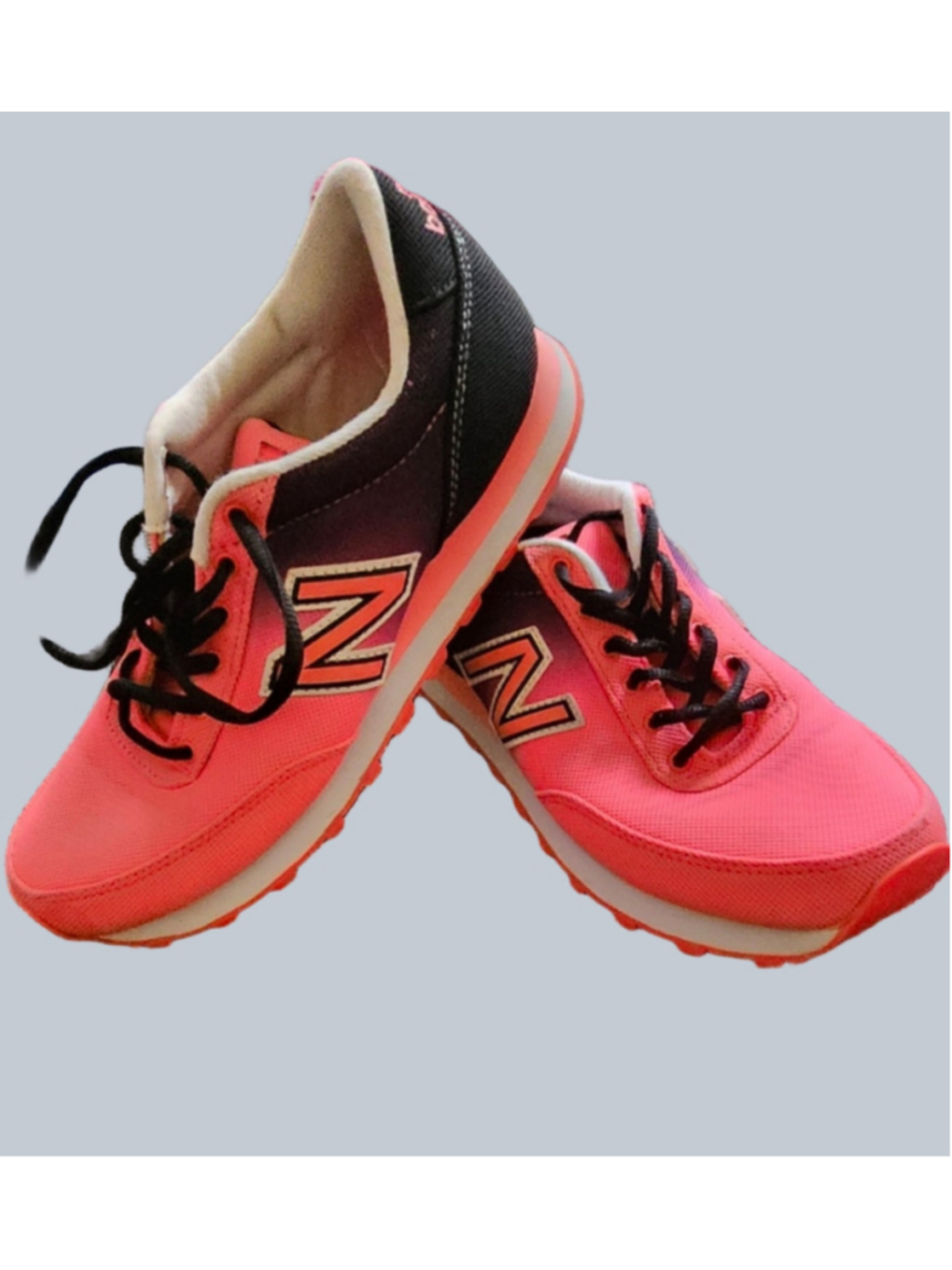 ✨ Women’s New Balance 501 Gradient Sneakers (Size 8) ✨